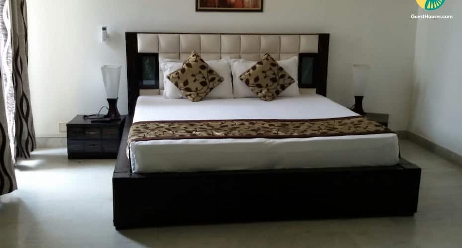 A Well furnished 4 bedroom apartment, New Delhi 5
